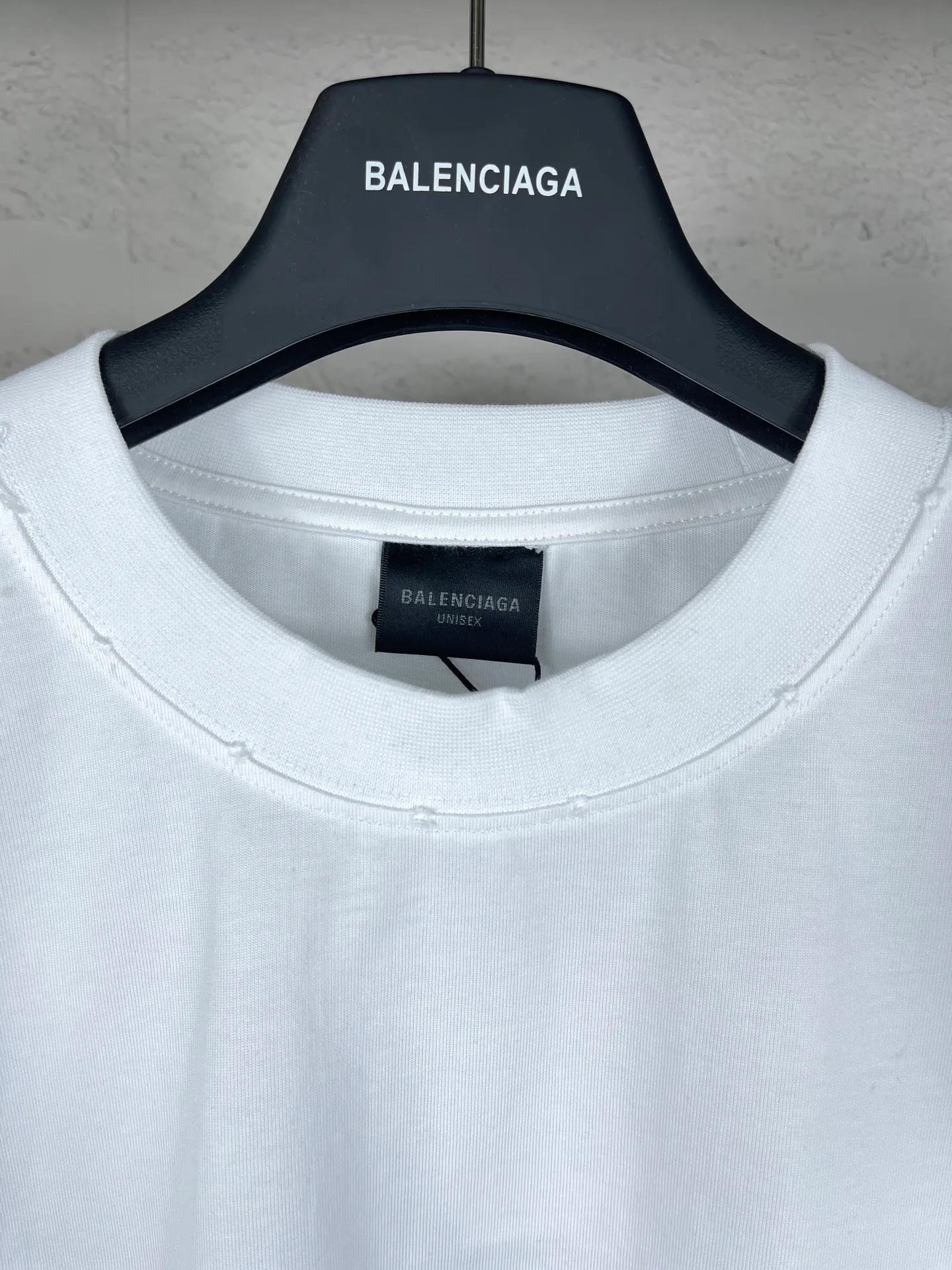 【 . Quality】BALENCI*GA/ .2024New Arrival LOGO T 。 . Authentic ， ！ ZP 。 260 ， . ， ，。 。Classic LOGO ， ， 。 . ， ， ， OS . Same Style ：BL 233303 ：Black，White，Yellow， Size：XS L
